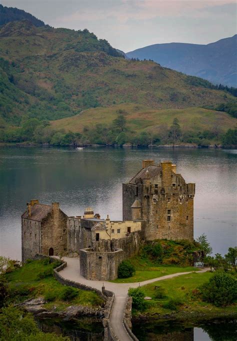 Eileen Donan Castle | Highlands castle, Scottish castles, Scotland castles