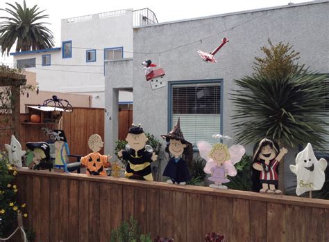 The Peanuts Gang Dressed up for Halloween - Coronado Times