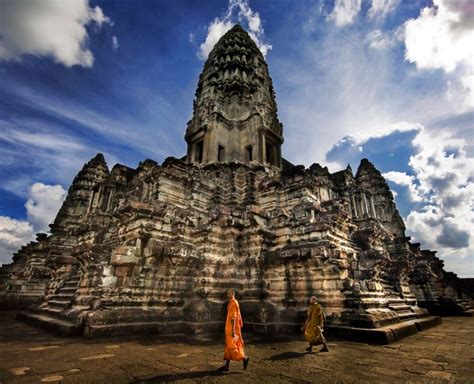 Buddha Stroll Through Angkor Wat – Stuck in Customs