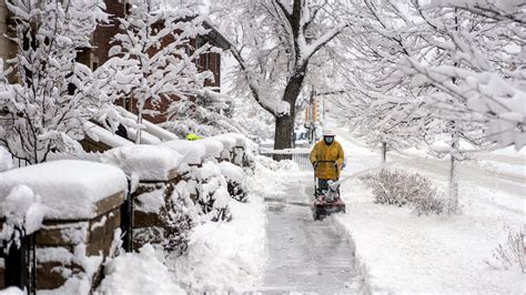 Colorado Snowstorm Knocks Out Power to Thousands - The New York Times