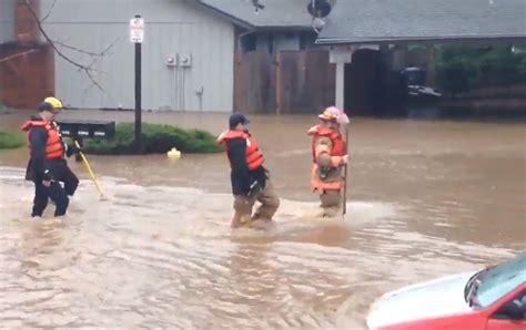 Heavy rain causes flooding in Pacific Northwest | WZTV