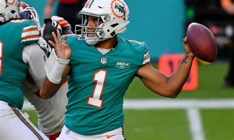 Dolphins’ Tua Tagovailoa shows upside in comeback bid versus Chiefs