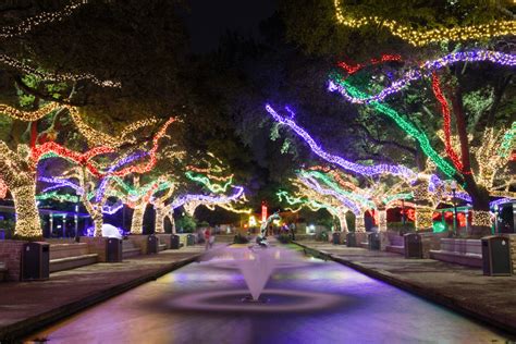 10 Enchanting Christmas Light Displays In Houston