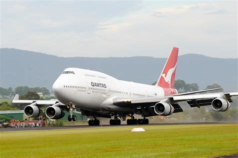 Qantas "City of Canberra" 747-400, World Record Holder for Longest Non-Stop Commercial Flight ...