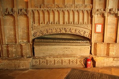 Tomb of Hugh Despenser the younger © Richard Croft cc-by-sa/2.0 :: Geograph Britain and Ireland