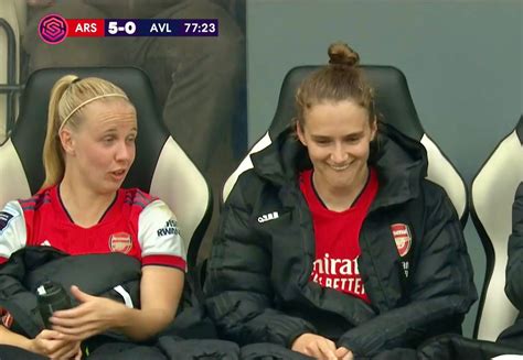 vivianne miedema and beth mead | England ladies football, Womens football, Arsenal ladies