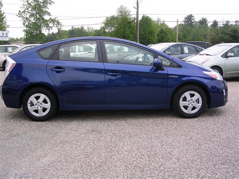 Earthy Cars Blog: EARTHY CAR OF THE WEEK: 2010 Blue Toyota Prius