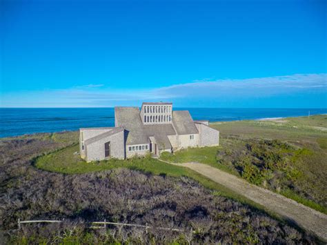 13 of the Best Nantucket Island Beaches and Map