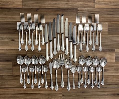 Vintage Oneida Cube Silverware set NEW Service for 8 In Silverware chest, Belcourt Flatware set ...