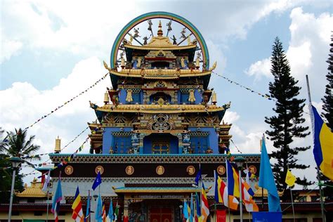 Bylakuppe Golden Temple and tibetan Monastery Madikeri Tickets, timings ...