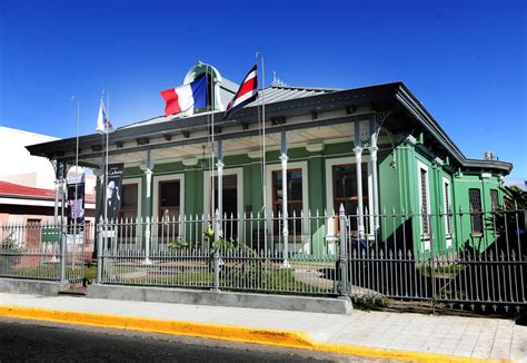 Conozca como se creó la Alianza Francesa - Distrito Carmen