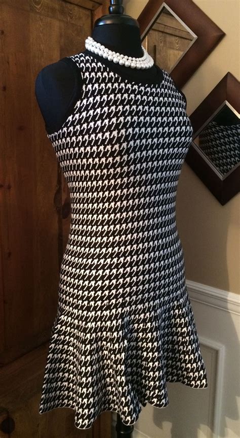 Houndstooth dress www.denim-pearlsboutique.com | Houndstooth dress, Fashion, Style