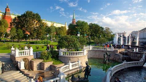 Alexander Gardens - Moscow, Attraction | Expedia.com.au