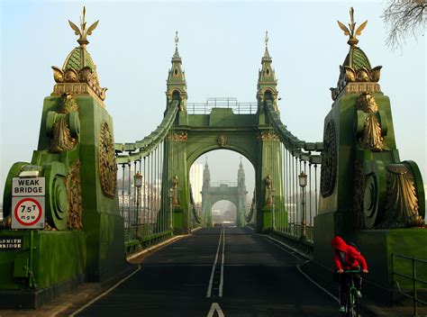 Just A Car Guy: 133 year old Hammersmith Bridge, developing cracks, exacerbated by the heat wave ...