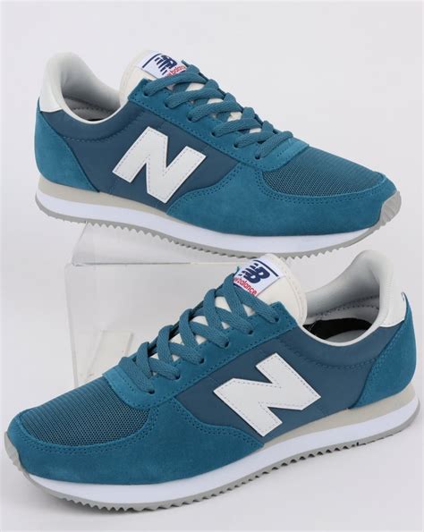 New Balance 220 Trainers Light Blue/White,running,shoes,suede,leather