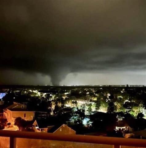 Would you guys consider this a wedge tornado? (Clearwater EF2 before it came ashore) : r/tornado