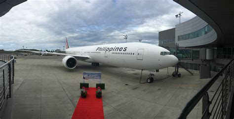 New PAL Boeing 777 arrives in Manila | Inquirer Globalnation