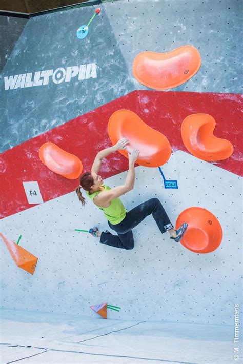 Pin van Poesih op Bouldern