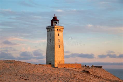 Farol De Rubjerg Knude Em Dinamarca Foto de Stock - Imagem de costa, sunset: 154017364