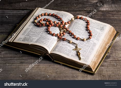 17,774 Bible And Rosary Images, Stock Photos & Vectors | Shutterstock