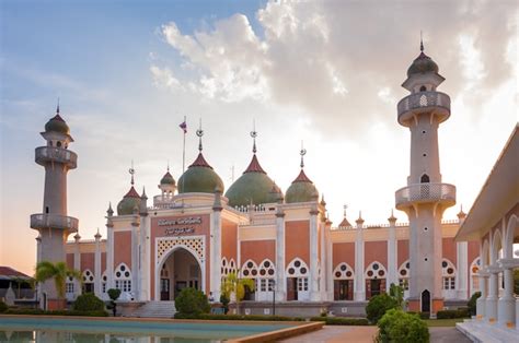 Premium Photo | Central mosque pattani thailand