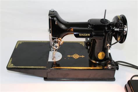 Singer Featherweight Sewing Machine / Singer 221 / Precision Quilting / Portable Featherweight ...