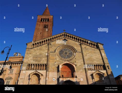 Piacenza cathedral hi-res stock photography and images - Alamy