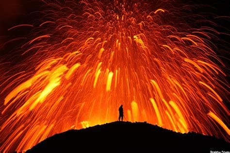 Enjoy The Most Amazing Pictues: Cool 2010 Iceland Volcano Pics