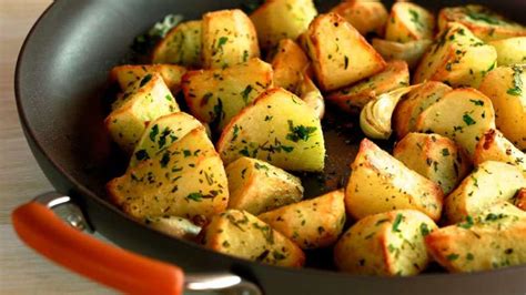 Curtis Stone's Crispy Roasted Potatoes | Rachael Ray Show