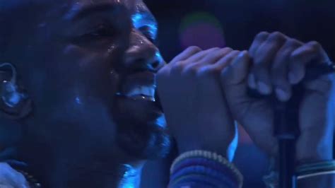 Kanye West - Flashing Lights (Live from Coachella 2011) - YouTube