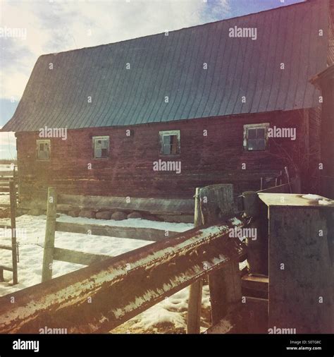 Old Red Barn Stock Photo - Alamy