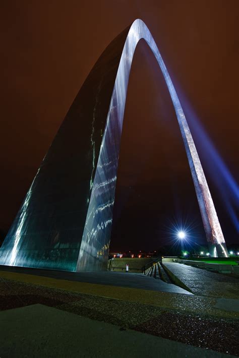 Gateway Arch at night | Red sky at night, clouds reflecting … | Flickr