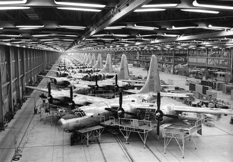 B-32 Dominator bomber factory in Fort Worth, 1944 - Rare Historical Photos