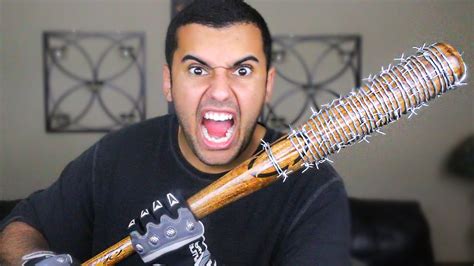 EXPERIMENT!! LUCILLE BARBED WIRE BASEBALL BAT!! NEGAN'S BAT FROM (THE ...