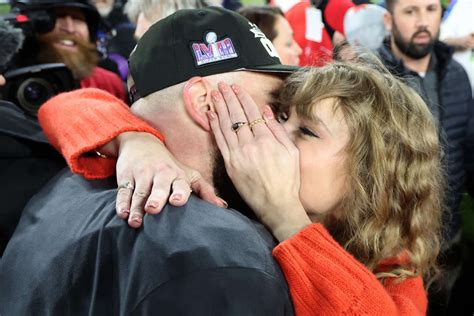 See Taylor Swift’s Peach Fuzz Nails at the Chiefs Game