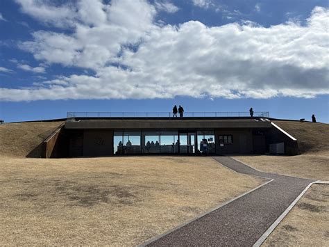 A cafe with a 360° view-you can see Mt. Fuji and the Pacific Ocean and ...