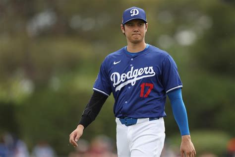 Shohei Ohtani posts first photo with wife ahead of Dodgers' trip to ...