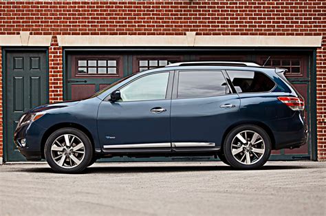 2014 Nissan Pathfinder Hybrid Review - Automobile Magazine