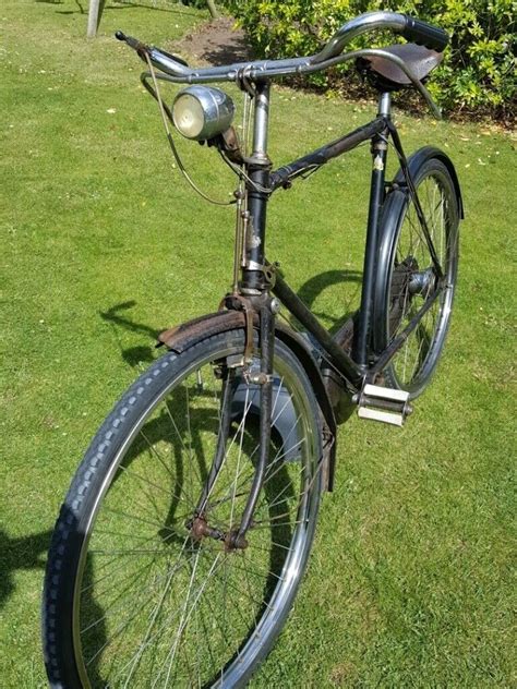 Vintage 1950 Raleigh bicycle - 69 years old and everything works ...