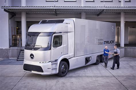 Daimler to build large electric semi truck; Urban e-Truck results good so far