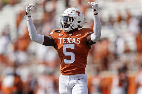 Texas RB Bijan Robinson, DB D’Shawn Jamison named to Big 12 Preseason ...