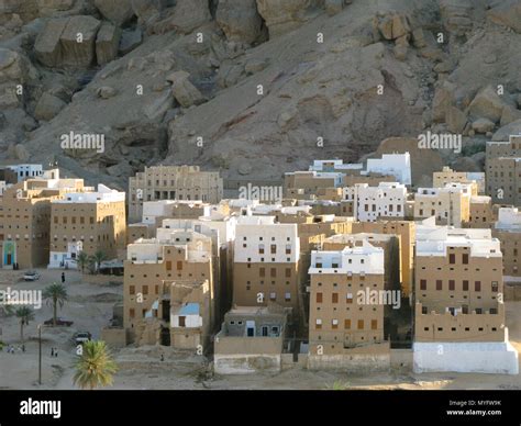 Panorama of Shibam mud skyscrapers at Hadhramaut, Yemen Stock Photo - Alamy