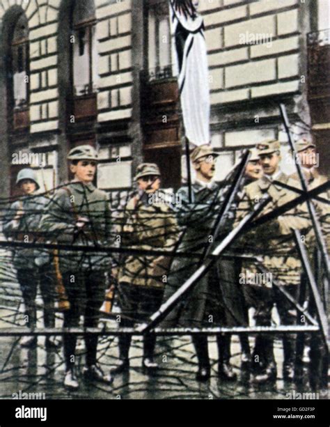 Beer Hall Putsch 1923, Heinrich Himmler with putschists, barricade in ...