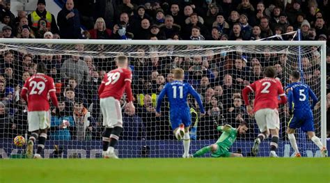 Premier League: Jorginho’s penalty gives Chelsea 1-1 draw against Man United | Football News ...