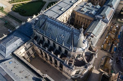 Structurae [en]: Aerial view of the Palace of Versailles, France