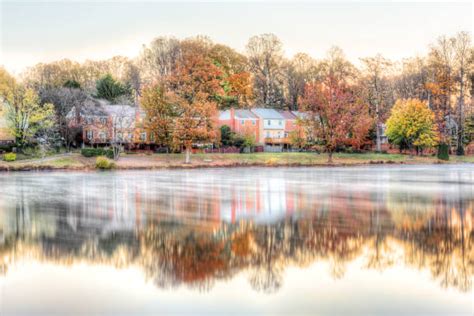 Burke Lakefront Airport Foto Stok, Potret & Gambar Bebas Royalti - iStock