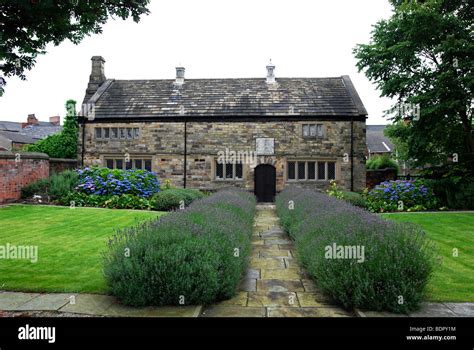 the " society of friends " quakers meeting house in st.helens Stock Photo, Royalty Free Image ...