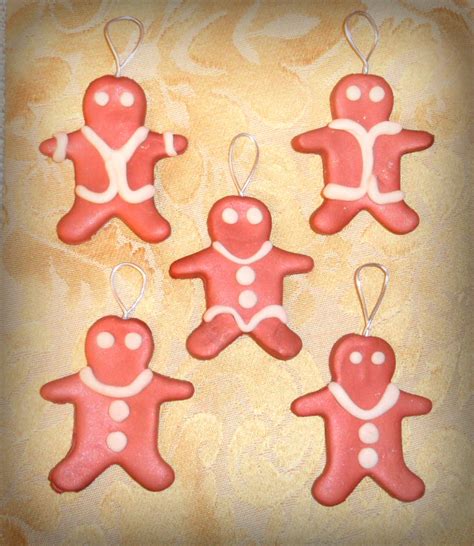 Chez Maximka: Gingerbread men Christmas tree decorations