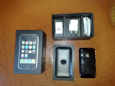 iPhone 3G first Unboxing shots