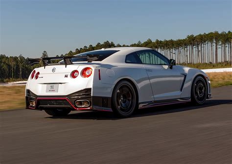 NISSAN GT-R (R35) Nismo Specs & Photos - 2014, 2015, 2016 - autoevolution